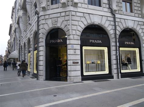 negozio prada padova|Orari Prada Padova .